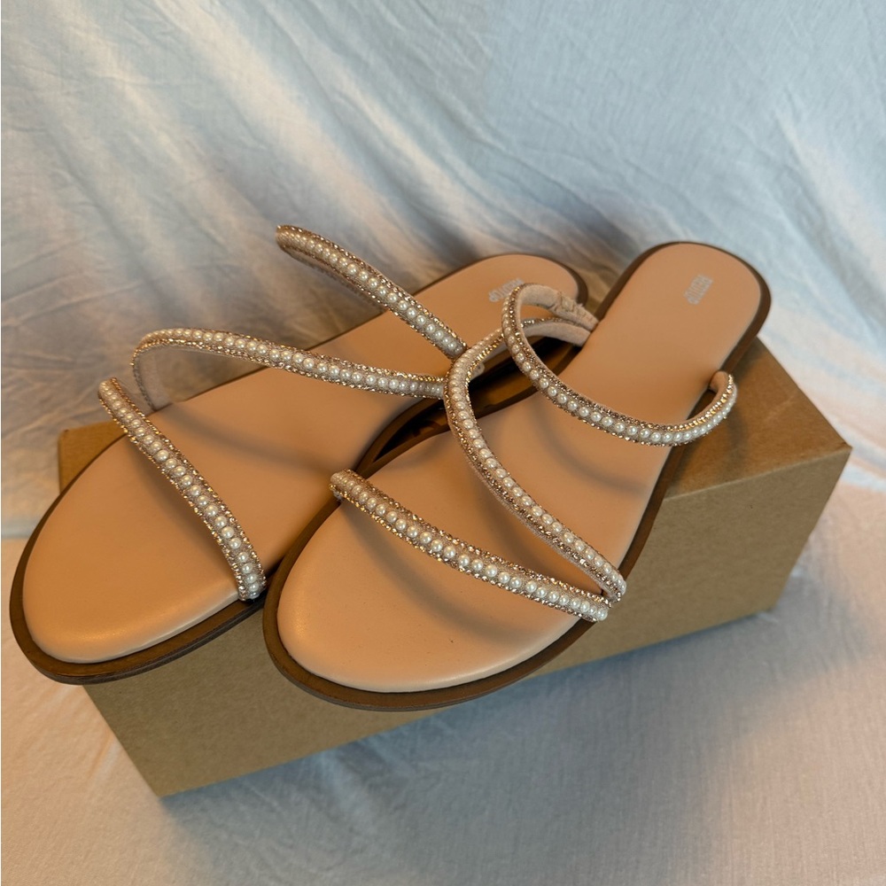 Chic Women's Cream Strappy Sandals